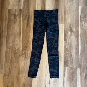 SPANX Camo High-Waisted Leggings Size M – Sculpting Activewear